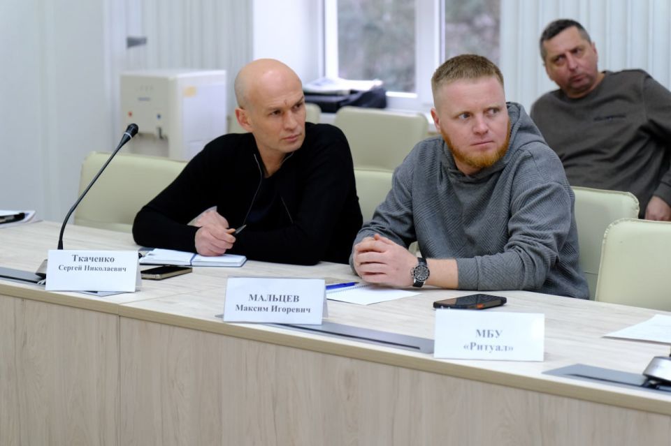 Янина Павленко: Аппаратное совещание. Сегодня посвятили его обходам многоквартирных домов и взаимодействию с ялтинцами Янина Павленко: Аппаратное совещание. Сегодня посвятили его обходам многоквартирных домов и взаимодействию с ялтинцами