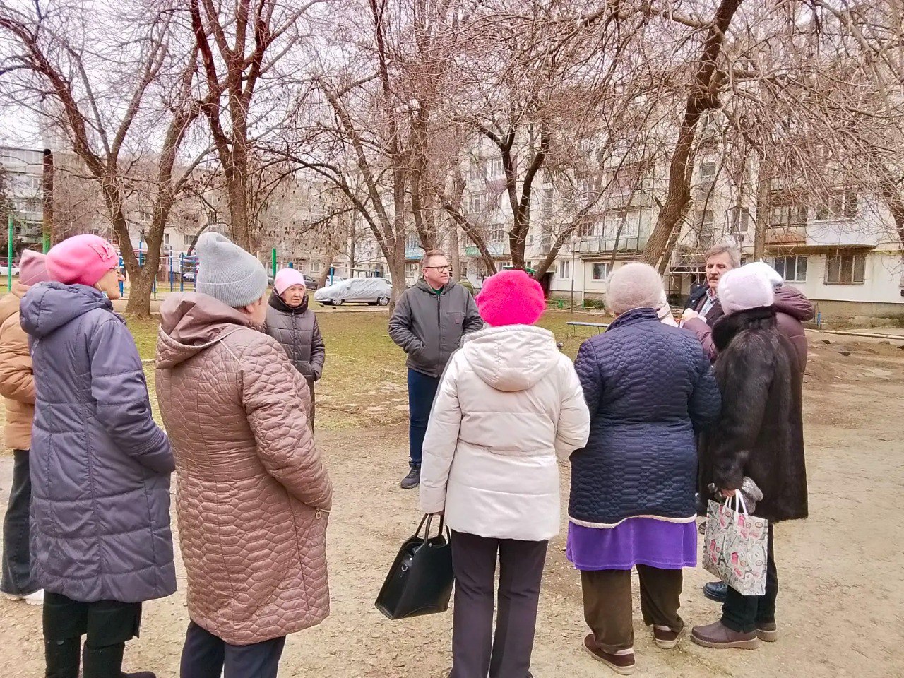 Василий Телиженко: С моими заместителями, представителями управляющей компании, фонда капитального ремонта, продолжаем встречи с председателями и активными жителями советов многоквартирных домов на придомовых территориях МКД... Василий Телиженко: С моими заместителями, представителями управляющей компании, фонда капитального ремонта, продолжаем встречи с председателями и активными жителями советов многоквартирных домов на придомовых территориях МКД...