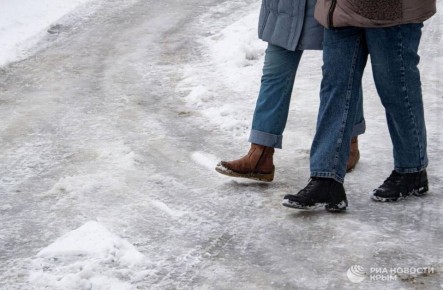 Сильный гололед ожидается в предгорных районах Крыма