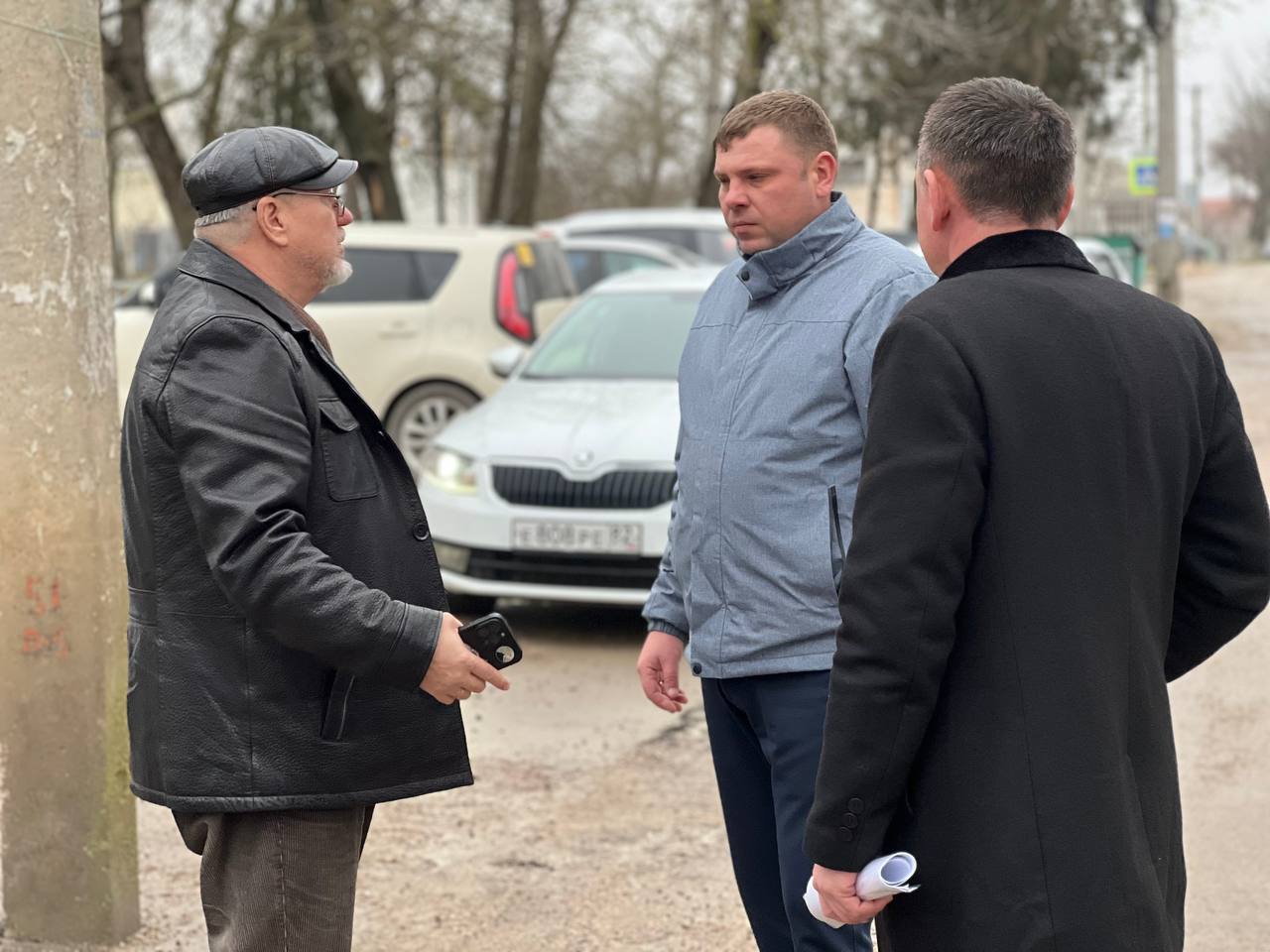 Игорь Ивин: В рамках реализации поручения главы Республики Крым, перед началом проведения ямочного ремонта совместно со своим заместителем Игорем Куприяновым и главным инженером филиала «Джанкойской ДРСУ» АО «Крымавтодор»...