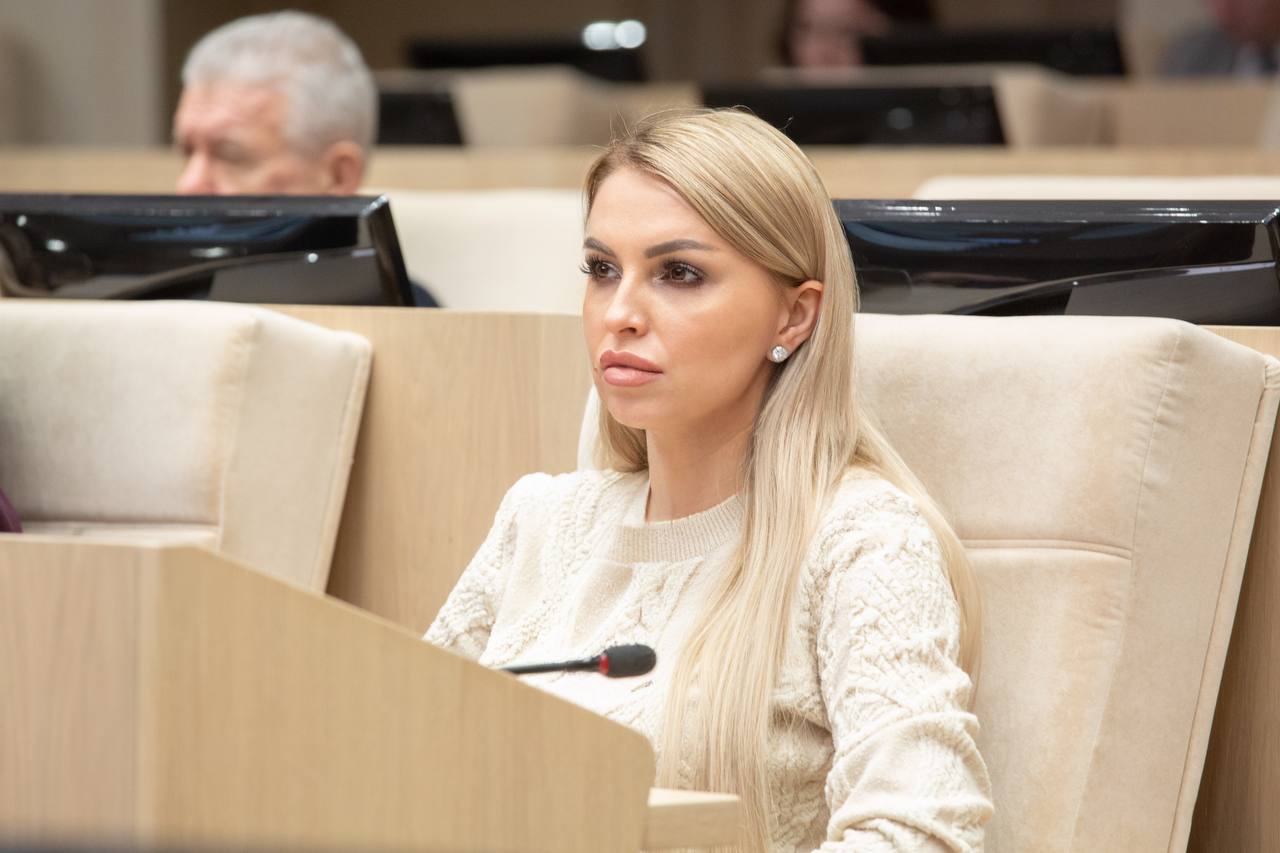 Анастасия Гридчина: Открылась четвёртая сессия Государственного Совета Республики Крым третьего созыва под председательством Владимира Константинова