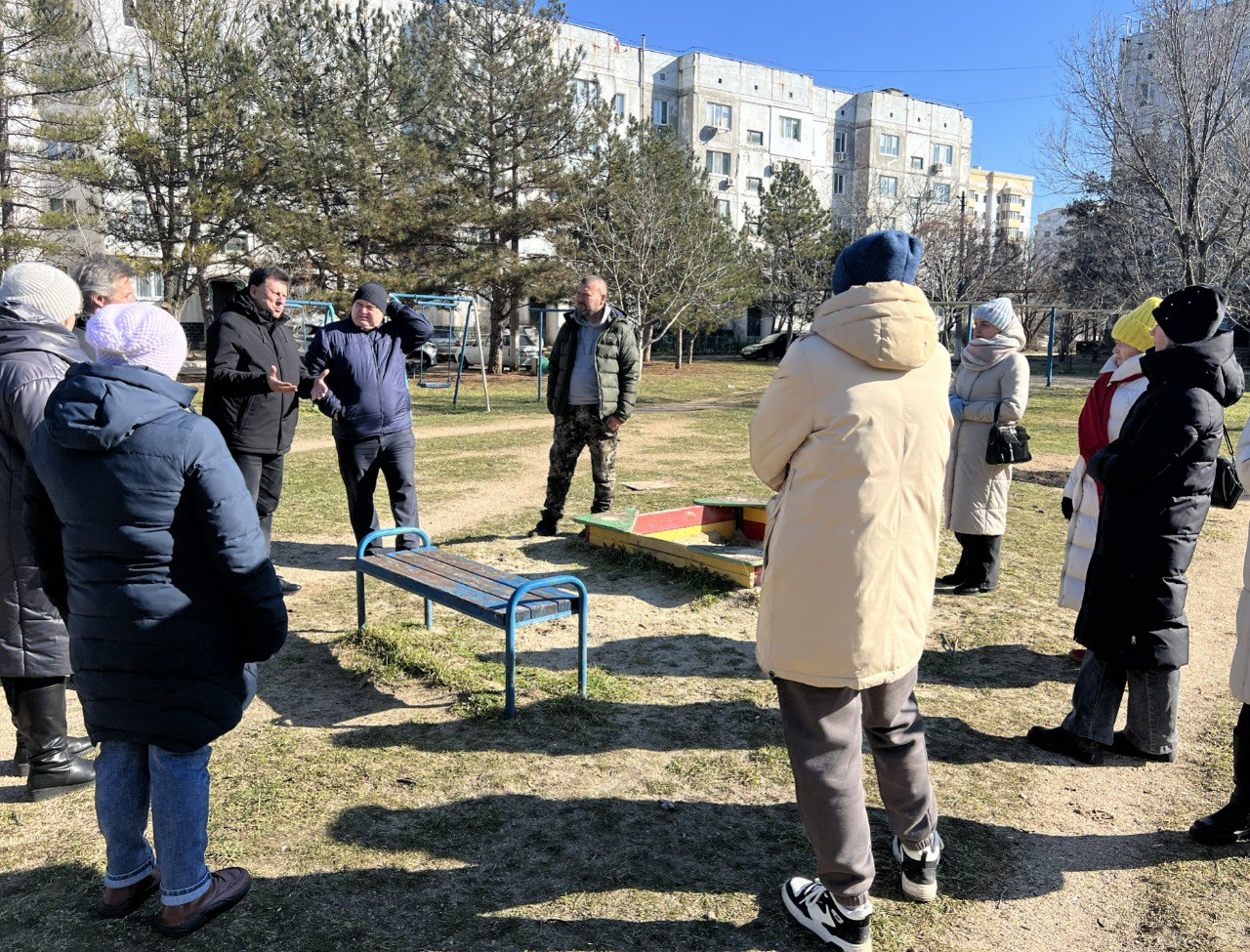 Василий Телиженко: С моими заместителями, представителями управляющей компании, фонда капитального ремонта, продолжаем встречи с председателями и активными жителями советов многоквартирных домов на придомовых территориях МКД... Василий Телиженко: С моими заместителями, представителями управляющей компании, фонда капитального ремонта, продолжаем встречи с председателями и активными жителями советов многоквартирных домов на придомовых территориях МКД...