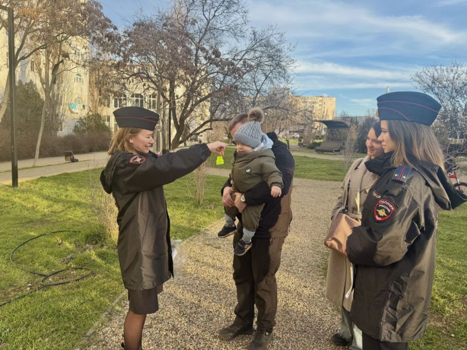 Полицейские организовали для горожан уроки безопасности в севастопольских парках Полицейские организовали для горожан уроки безопасности в севастопольских парках