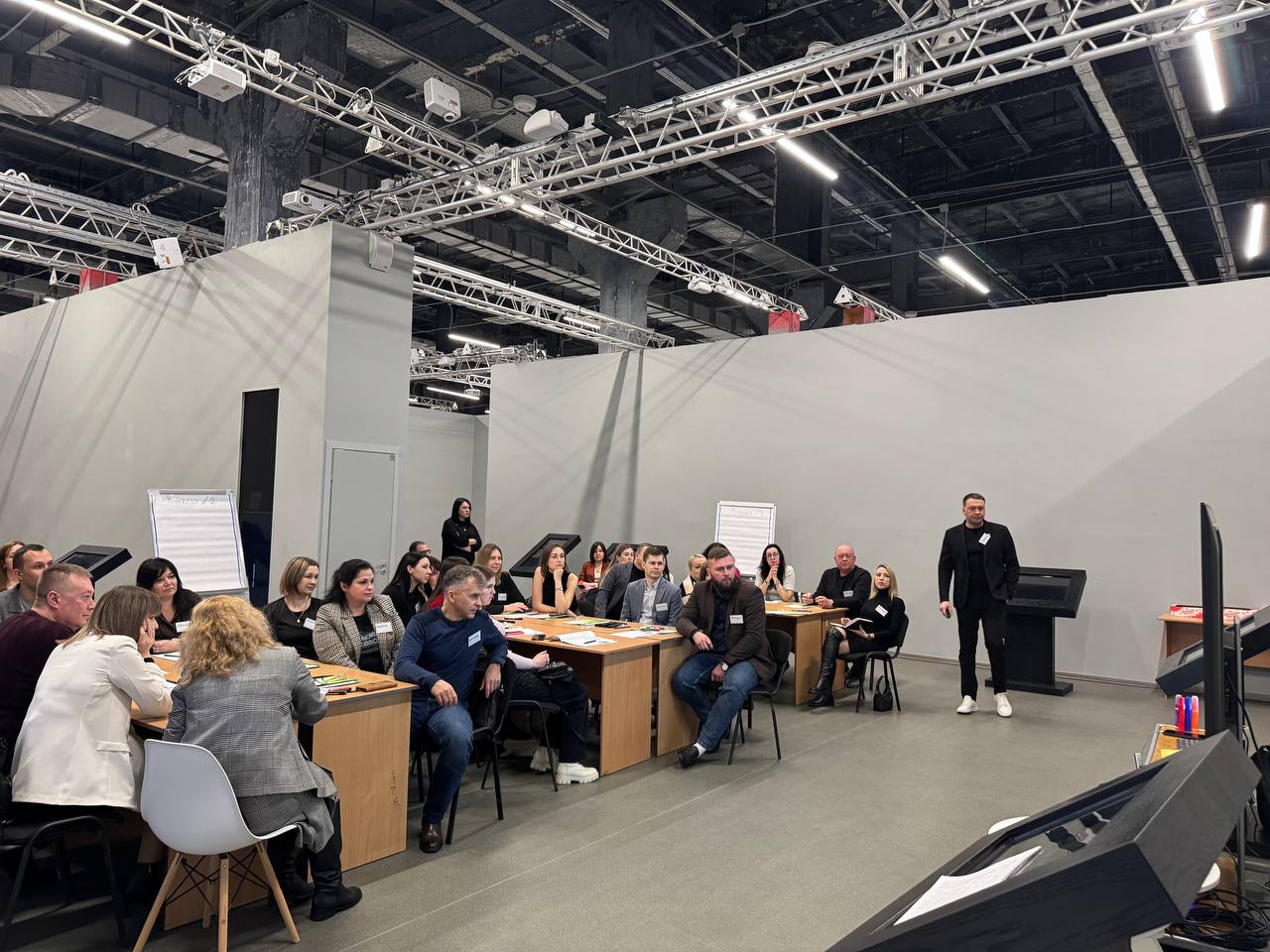 Команда Регионального центра компетенций приступила к обучению сотрудников органов исполнительной власти и представителей бизнес-сообщества Запорожской области Команда Регионального центра компетенций приступила к обучению сотрудников органов исполнительной власти и представителей бизнес-сообщества Запорожской области