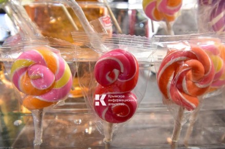 После запрета на продажу энергетиков подросткам рынок быстро нашёл обходной путь - школьники переключились на особый мармелад с таурином и кофеином