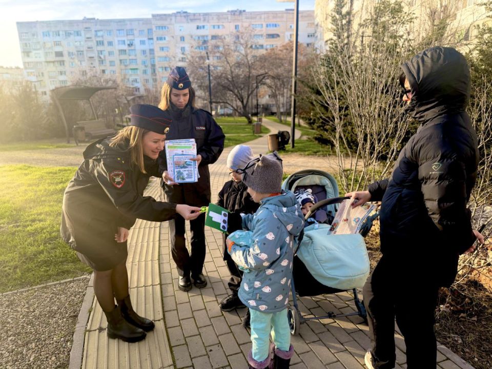 Полицейские организовали для горожан уроки безопасности в севастопольских парках Полицейские организовали для горожан уроки безопасности в севастопольских парках