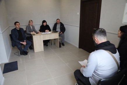 Глава администрации Бахчисарайского района Анжелика Ястребова совместно с профильными специалистами провела личный приём граждан