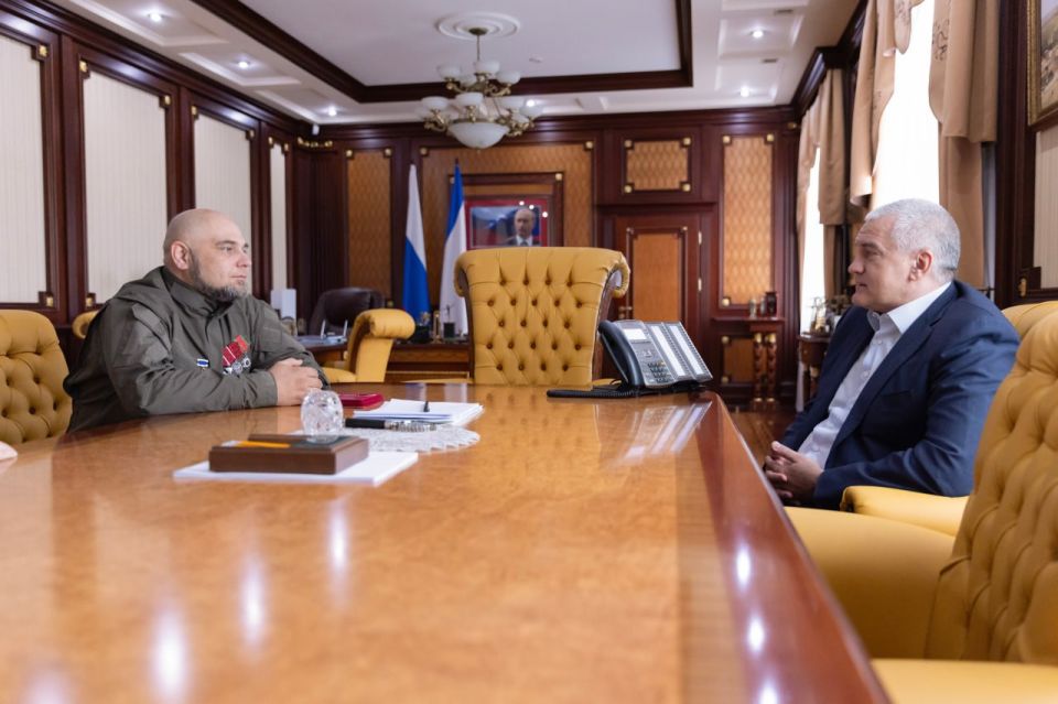 Сергей Аксёнов: Вручил государственную награду Республики Крым – медаль «За мужество и доблесть» – известному фотокорреспонденту, талантливому и мужественному человеку Константину Владимировичу Михальчевскому Сергей Аксёнов: Вручил государственную награду Республики Крым – медаль «За мужество и доблесть» – известному фотокорреспонденту, талантливому и мужественному человеку Константину Владимировичу Михальчевскому