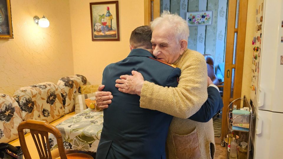 В Крыму и Севастополе росгвардейцы поздравили с праздником ветеранов Великой Отечественной войны В Крыму и Севастополе росгвардейцы поздравили с праздником ветеранов Великой Отечественной войны