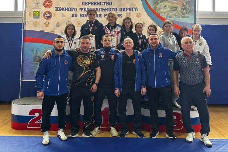 У сборной Крыма — шесть медалей чемпионата и первенства ЮФО по женской борьбе