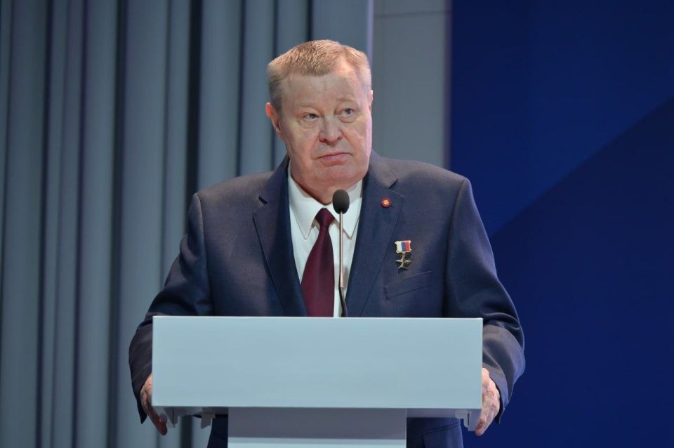 Галина Огнёва: От всей души поздравляю с Днем рождения Полномочного представителя Президента Российской Федерации Владимира Васильевича Устинова!