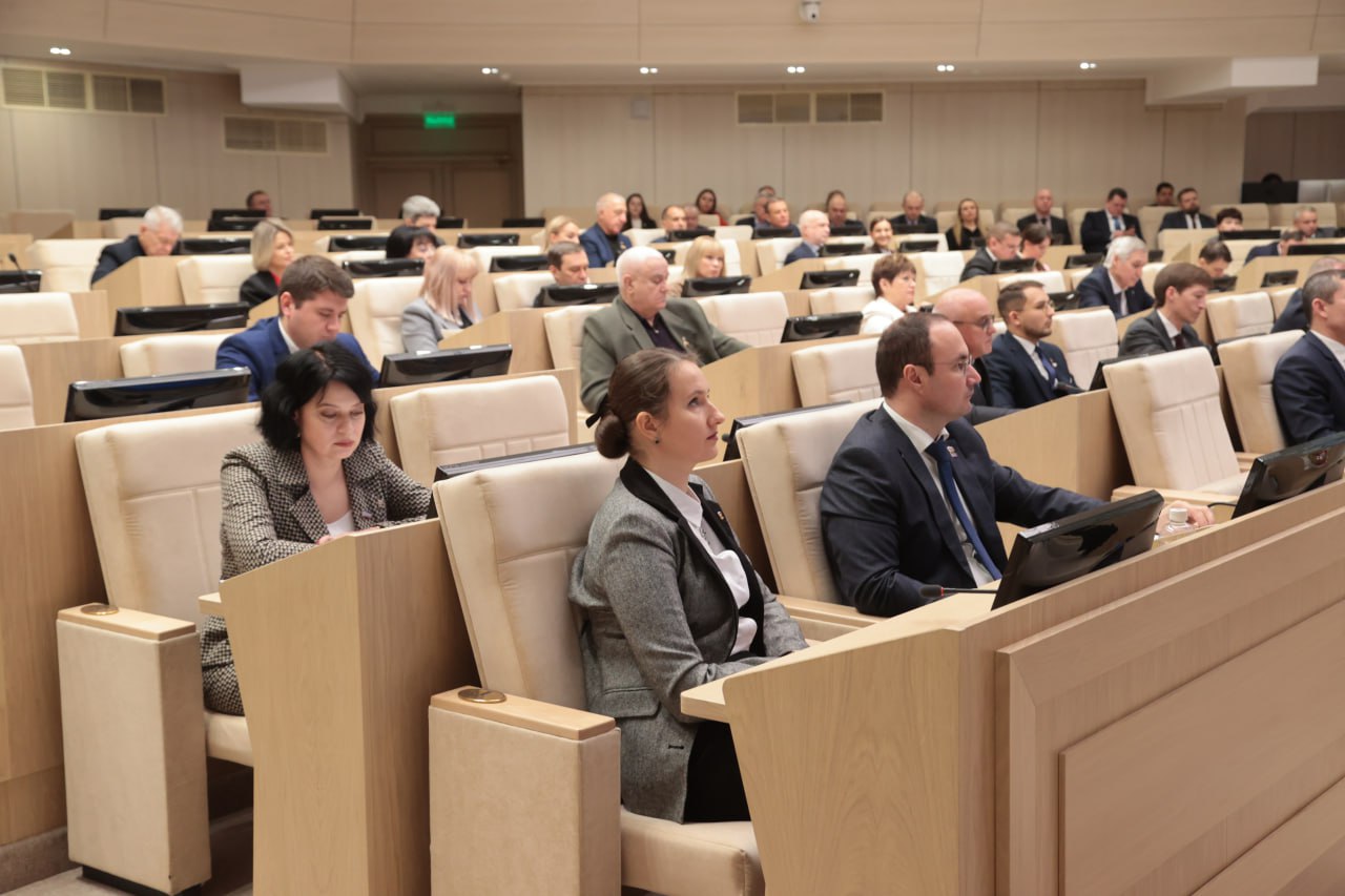 Лариса Кулинич выступила докладчиком на заседании сессии Государственного Совета Республики Крым Лариса Кулинич выступила докладчиком на заседании сессии Государственного Совета Республики Крым