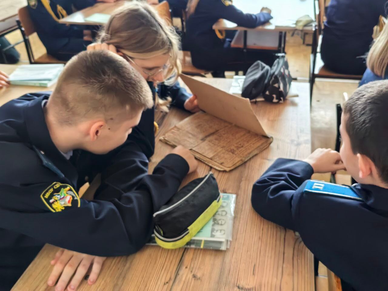 Архивисты города Евпатории провели классный час для МБОУ «Средняя школа № 16 имени С. Иванова» Архивисты города Евпатории провели классный час для МБОУ «Средняя школа № 16 имени С. Иванова»