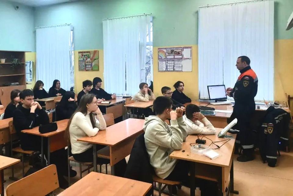 В преддверии Всемирного дня гражданской обороны сотрудники подведомственного учреждений МЧС Республики Крым ГКУ РК "КРЫМ-СПАС" проводят открытые уроки для школьников В преддверии Всемирного дня гражданской обороны сотрудники подведомственного учреждений МЧС Республики Крым ГКУ РК "КРЫМ-СПАС" проводят открытые уроки для школьников