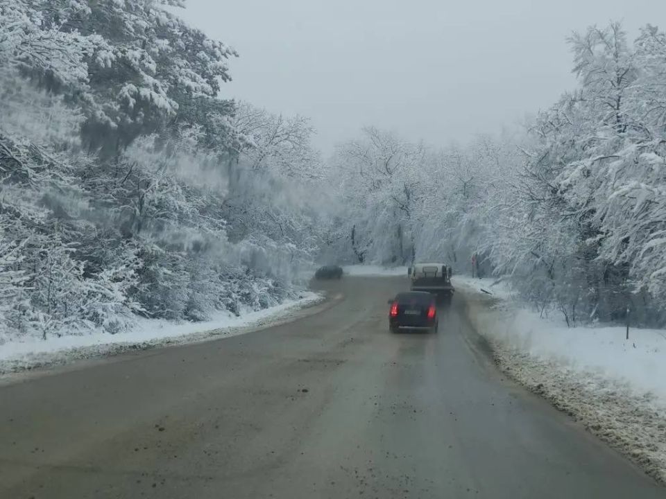 Кирилл Чебышев: Уважаемые водители!. В связи с неблагоприятными погодными условиями обращаюсь ко всем участникам дорожного движения с просьбой строго соблюдать меры безопасности