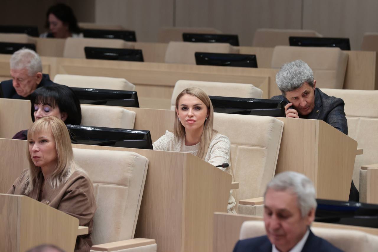 Анастасия Гридчина: Открылась четвёртая сессия Государственного Совета Республики Крым третьего созыва под председательством Владимира Константинова Анастасия Гридчина: Открылась четвёртая сессия Государственного Совета Республики Крым третьего созыва под председательством Владимира Константинова