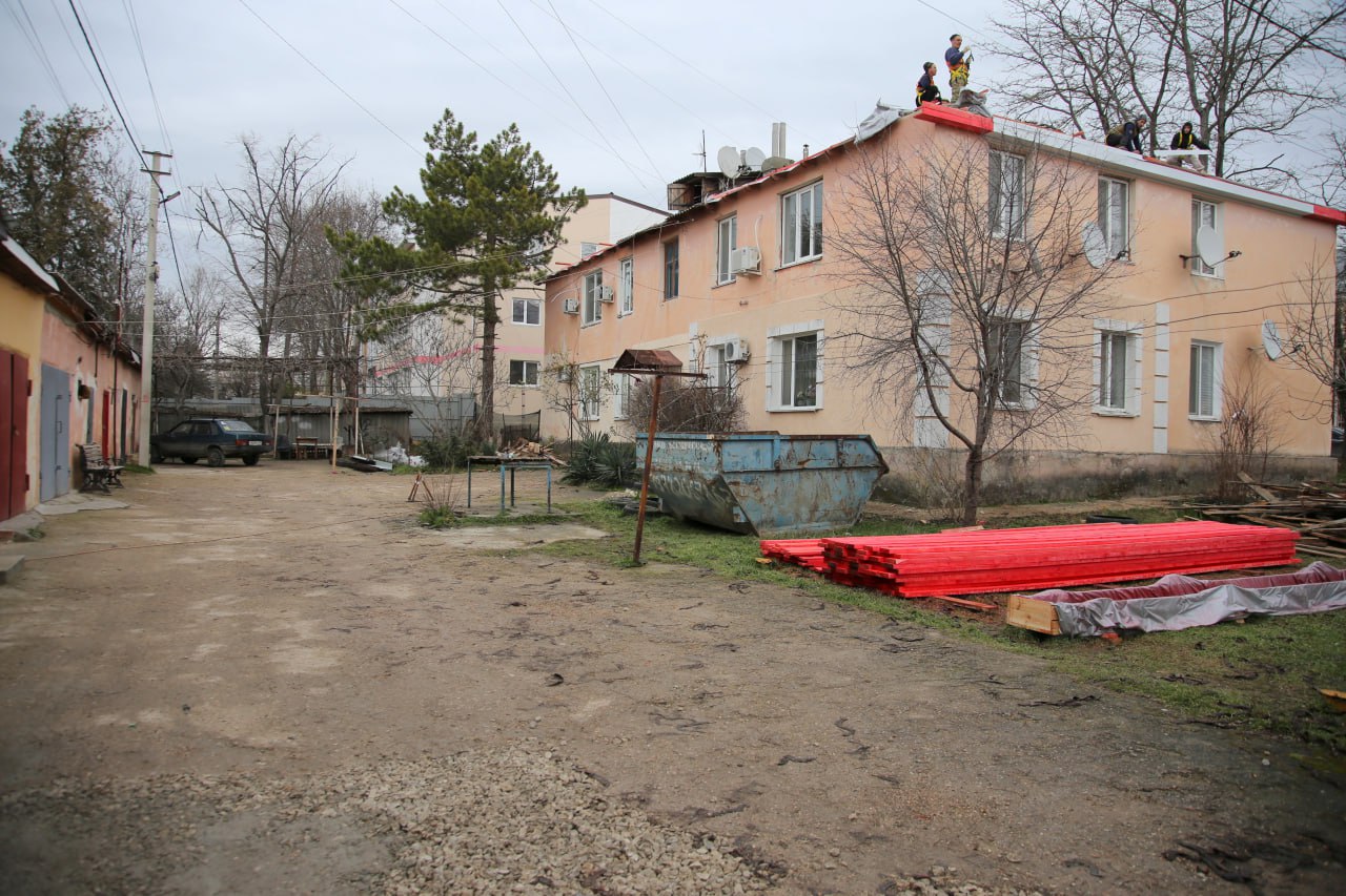 В этом году в Бахчисарае, а также в посёлке Научный отремонтируют кровли 8 многоквартирных домов