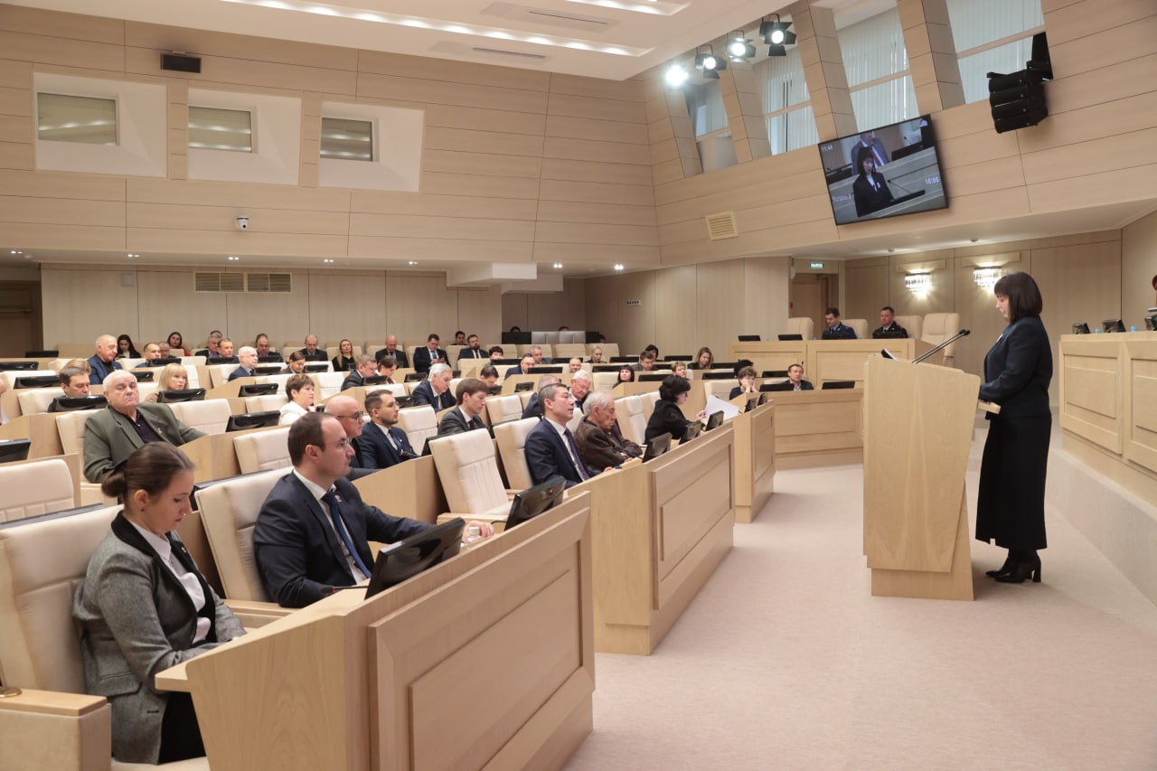 Лариса Кулинич выступила докладчиком на заседании сессии Государственного Совета Республики Крым