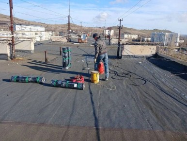 В многоквартирных домах Керчи ведутся работы по обслуживанию общедомового имущества