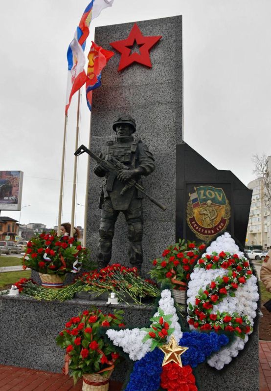 В Судаке открыли памятник в честь участников специальной военной операции В Судаке открыли памятник в честь участников специальной военной операции