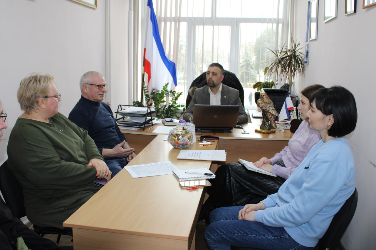 Сегодня состоялось очередное заседание рабочей группы по увековечиванию памяти погибших при защите Отечества Ленинского района Республики Крым под председательством заместителя главы Администрации [id44249900|Амета...