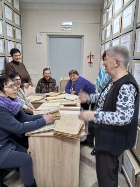 Архивный отдел администрации Сакского района открыл свои двери для гостей из села Ивановка в рамках декады архивных учреждений!