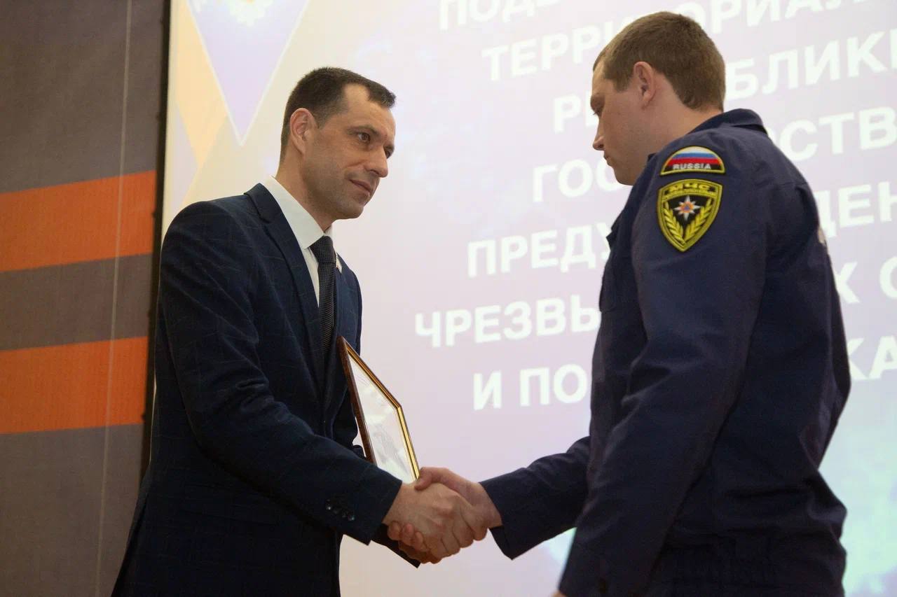 Владимир Константинов: Совместно с сотрудниками МЧС работаем над созданием максимально эффективных правовых механизмов реагирования на любые угрозы Владимир Константинов: Совместно с сотрудниками МЧС работаем над созданием максимально эффективных правовых механизмов реагирования на любые угрозы