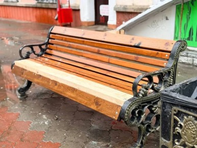 В Керчи приступили к ревизии скамеек и урн на общественных пространствах и городских улицах