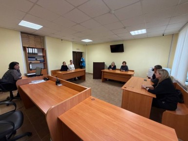 В Керченском судебном районе Республики Крым состоялась рабочая встреча заместителя министра юстиции Республики Людмилы Назаренко с мировыми судьями и сотрудниками их аппаратов