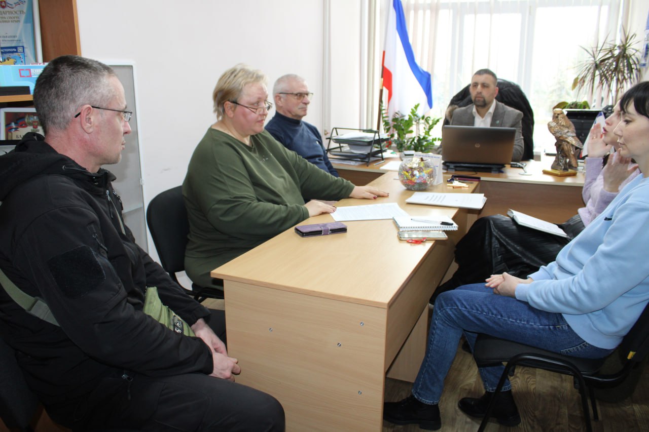 Сегодня состоялось очередное заседание рабочей группы по увековечиванию памяти погибших при защите Отечества Ленинского района Республики Крым под председательством заместителя главы Администрации [id44249900|Амета... Сегодня состоялось очередное заседание рабочей группы по увековечиванию памяти погибших при защите Отечества Ленинского района Республики Крым под председательством заместителя главы Администрации [id44249900|Амета...