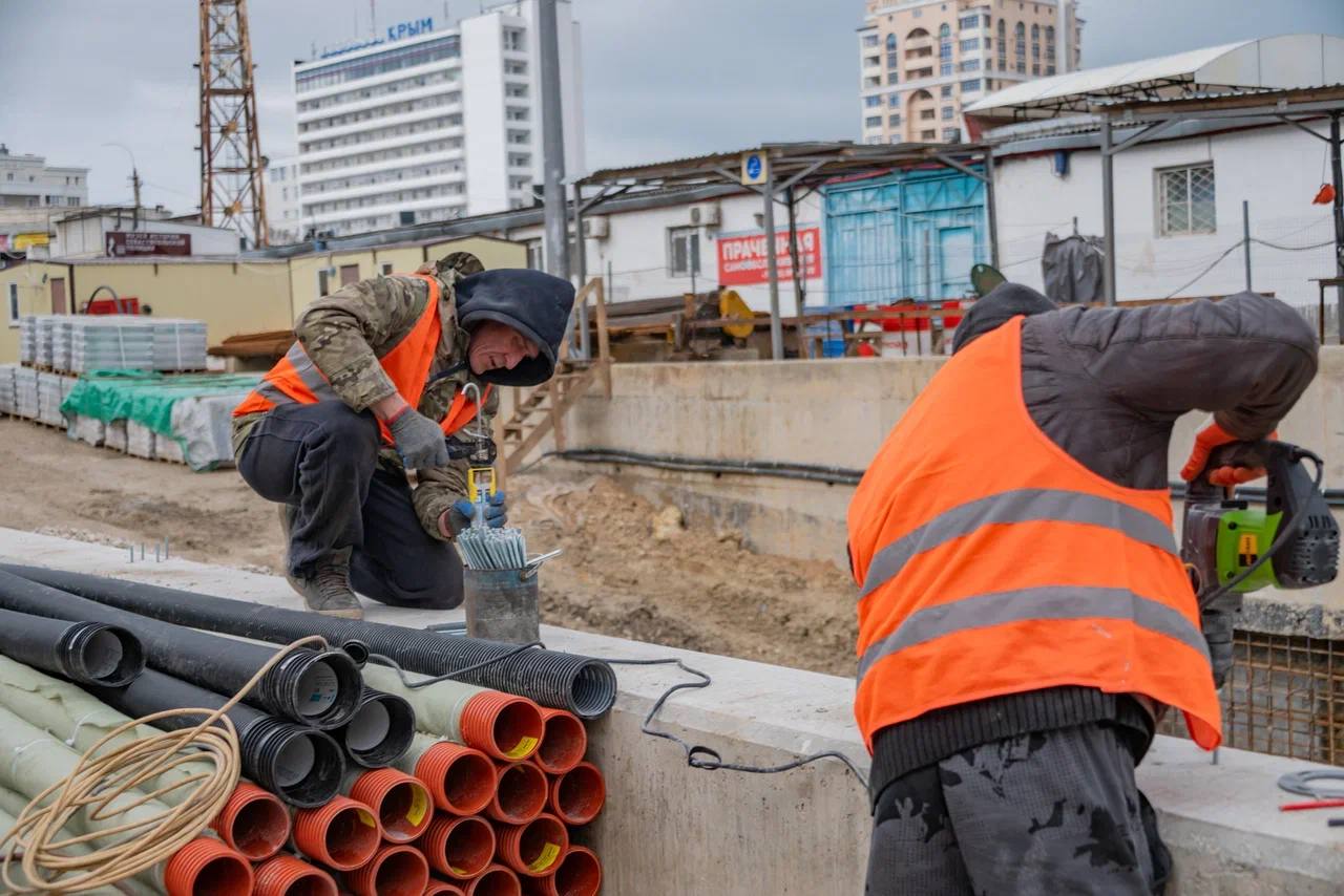 Михаил Развожаев: Продолжаем капремонт подпорных стен на улице Адмирала Октябрьского: тротуары на лестничных сходах готовы на 40%, а весь объект в целом — на 76% Михаил Развожаев: Продолжаем капремонт подпорных стен на улице Адмирала Октябрьского: тротуары на лестничных сходах готовы на 40%, а весь объект в целом — на 76%