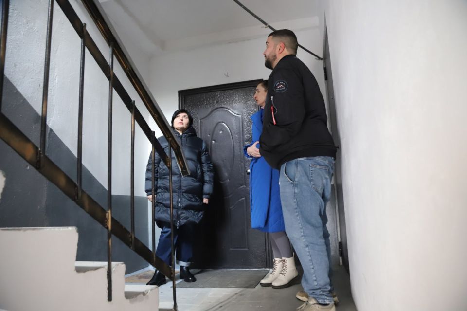 Сегодня, продолжая ежедневные выезды по Бахчисарайскому району, состоялась встреча с собственниками жилых помещений, расположенных в Красномакском сельском поселении Сегодня, продолжая ежедневные выезды по Бахчисарайскому району, состоялась встреча с собственниками жилых помещений, расположенных в Красномакском сельском поселении