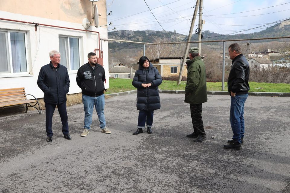 Сегодня, продолжая ежедневные выезды по Бахчисарайскому району, состоялась встреча с собственниками жилых помещений, расположенных в Красномакском сельском поселении Сегодня, продолжая ежедневные выезды по Бахчисарайскому району, состоялась встреча с собственниками жилых помещений, расположенных в Красномакском сельском поселении