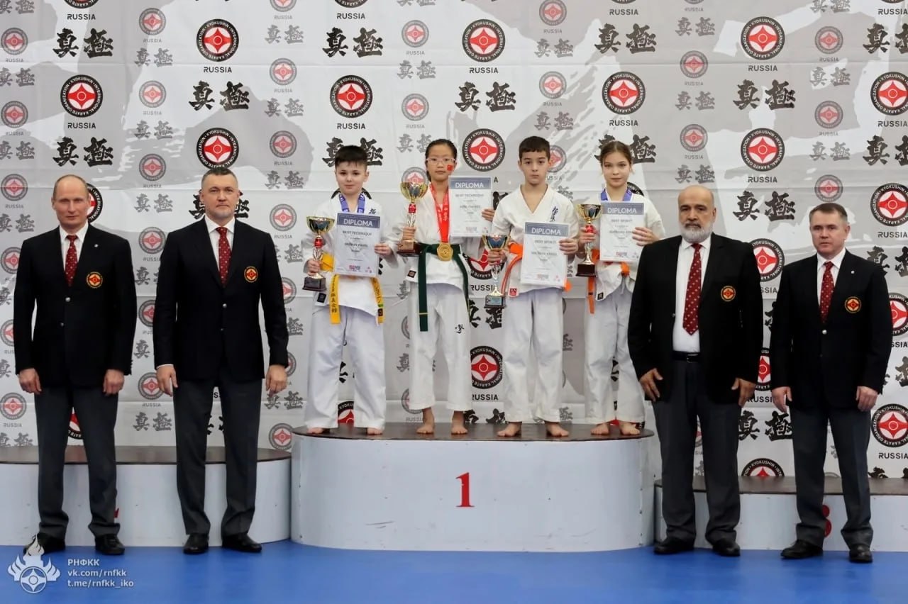 Симферопольские спортсмены достойно представили Крым на международных соревнованиях по киокусинкай «Russian Open Cup» в Москве Симферопольские спортсмены достойно представили Крым на международных соревнованиях по киокусинкай «Russian Open Cup» в Москве
