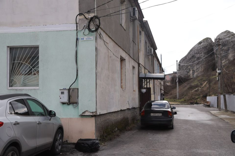 Сегодня, продолжая ежедневные выезды по Бахчисарайскому району, состоялась встреча с собственниками жилых помещений, расположенных в Красномакском сельском поселении Сегодня, продолжая ежедневные выезды по Бахчисарайскому району, состоялась встреча с собственниками жилых помещений, расположенных в Красномакском сельском поселении