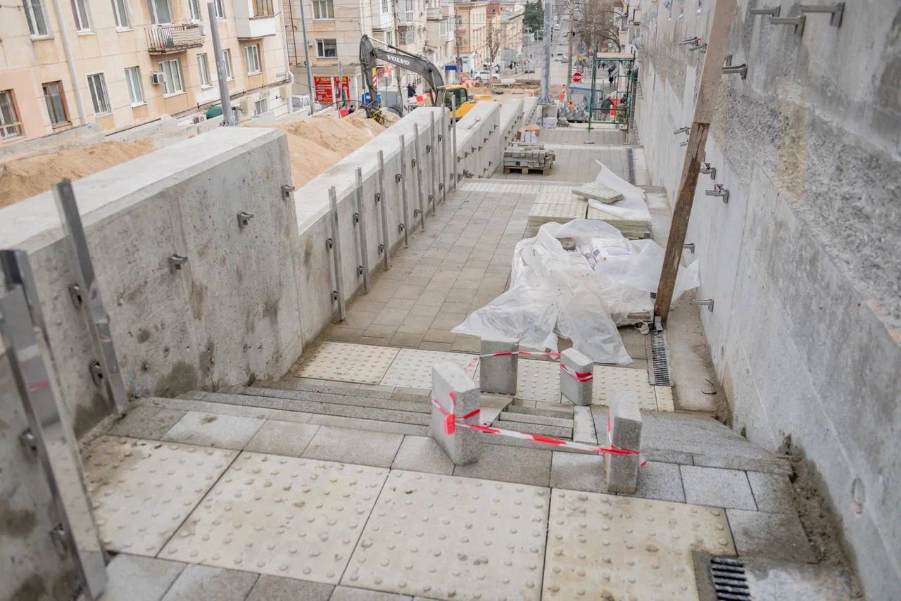 Михаил Развожаев: Продолжаем капремонт подпорных стен на улице Адмирала Октябрьского: тротуары на лестничных сходах готовы на 40%, а весь объект в целом — на 76% Михаил Развожаев: Продолжаем капремонт подпорных стен на улице Адмирала Октябрьского: тротуары на лестничных сходах готовы на 40%, а весь объект в целом — на 76%