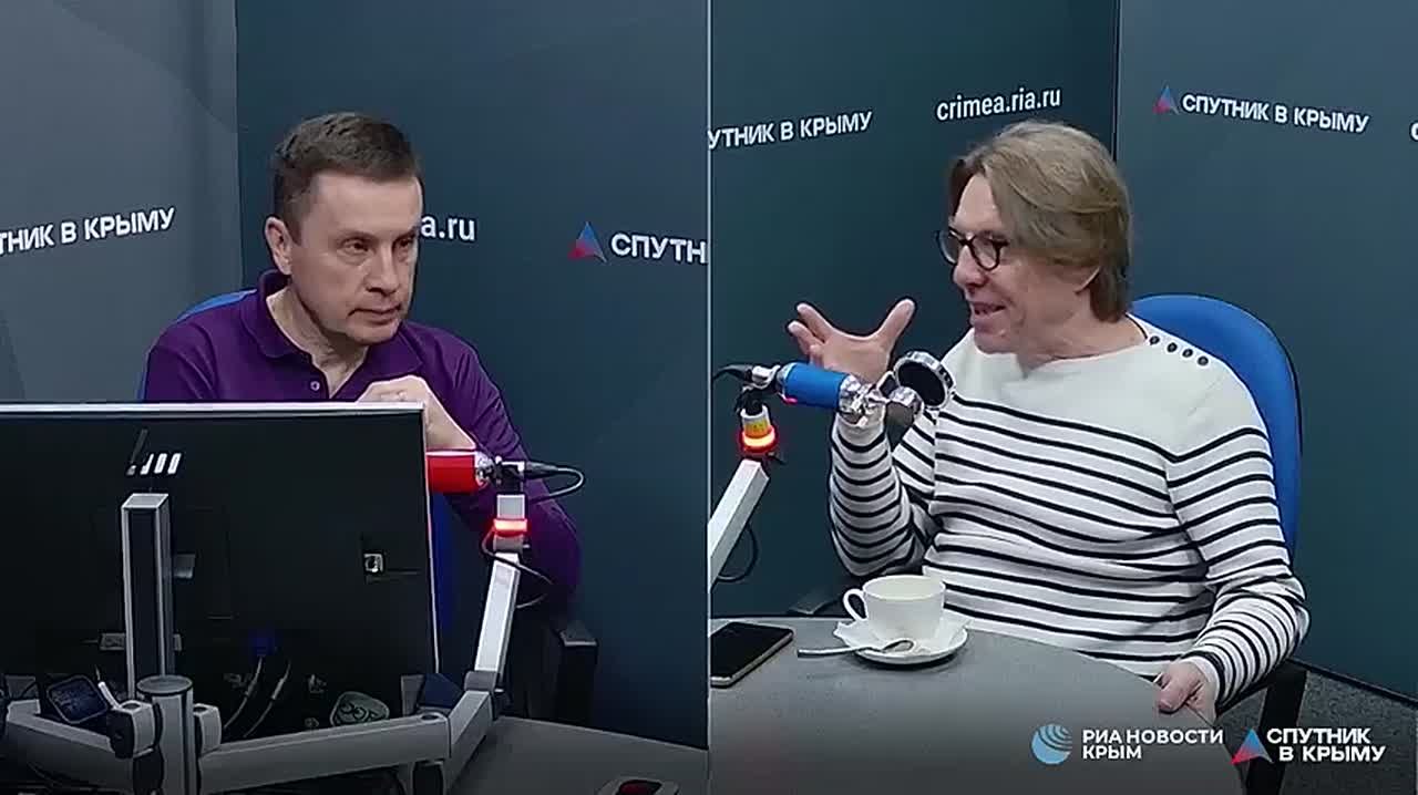 Ждем вас в эфире в 16:00!. В программе "Детально" сегодня: Вспоминаем события , произошедшие в Крыму 12 лет назад: "вежливые люди" и русские флаги на зданиях власти в Крыму