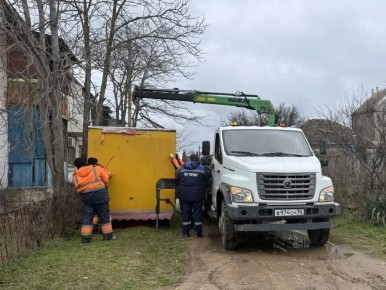 В Евпатории снесли ещё одну нелегальную постройку