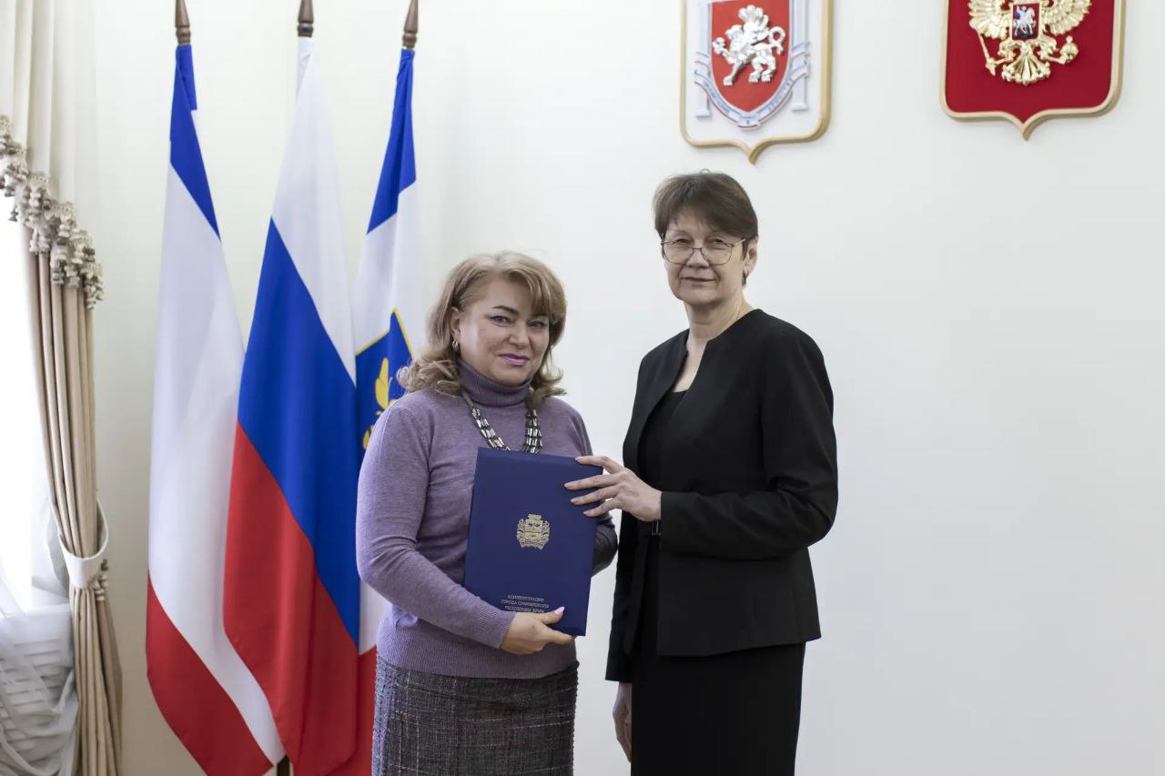 В администрации крымской столицы военнослужащим, уволенным с военной службы до 18 марта 2014 года, вручили свидетельства о праве на единовременную денежную выплату на приобретение или строительство жилья В администрации крымской столицы военнослужащим, уволенным с военной службы до 18 марта 2014 года, вручили свидетельства о праве на единовременную денежную выплату на приобретение или строительство жилья