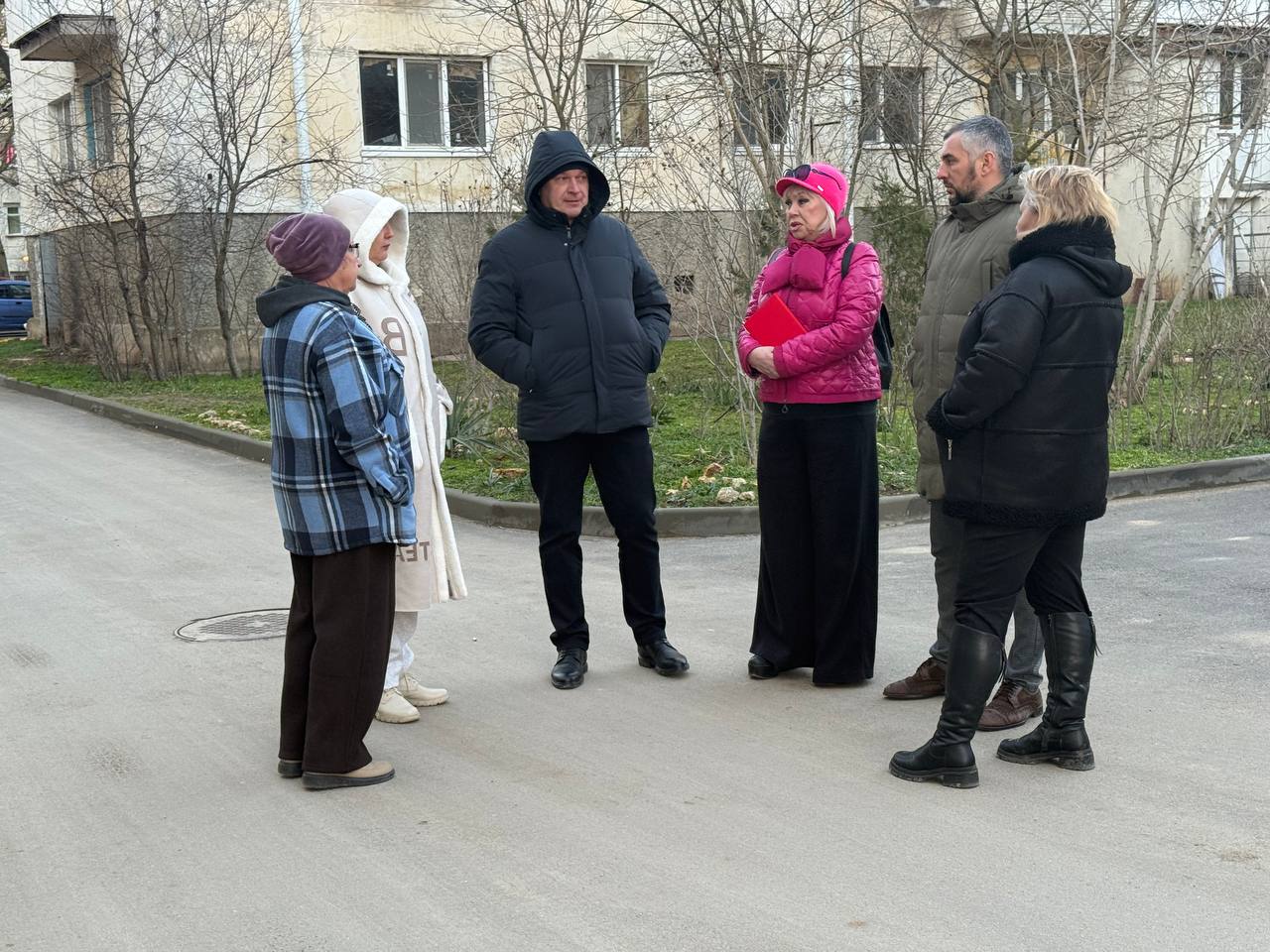 Александр Юрьев: Сегодня пообщался с жильцами многоквартирных домов посёлка Новоозёрное, которые обслуживает ООО «Мир»