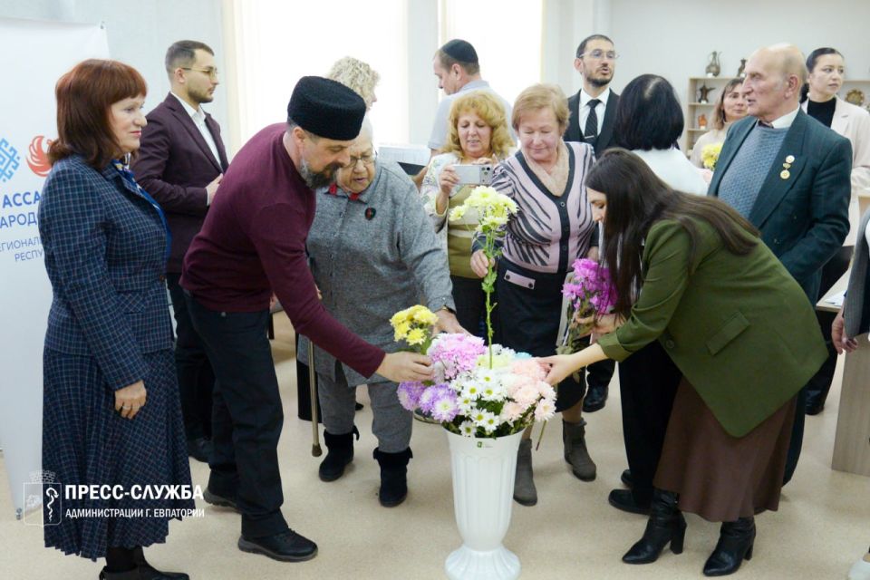 В Евпатории собрали крымский букет народов В Евпатории собрали крымский букет народов