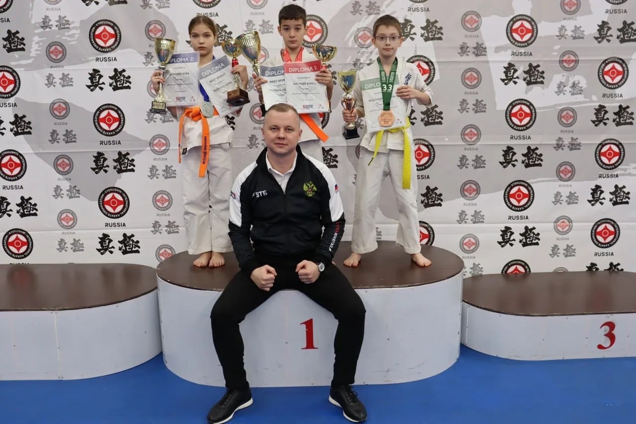 Симферопольские спортсмены достойно представили Крым на международных соревнованиях по киокусинкай «Russian Open Cup» в Москве Симферопольские спортсмены достойно представили Крым на международных соревнованиях по киокусинкай «Russian Open Cup» в Москве