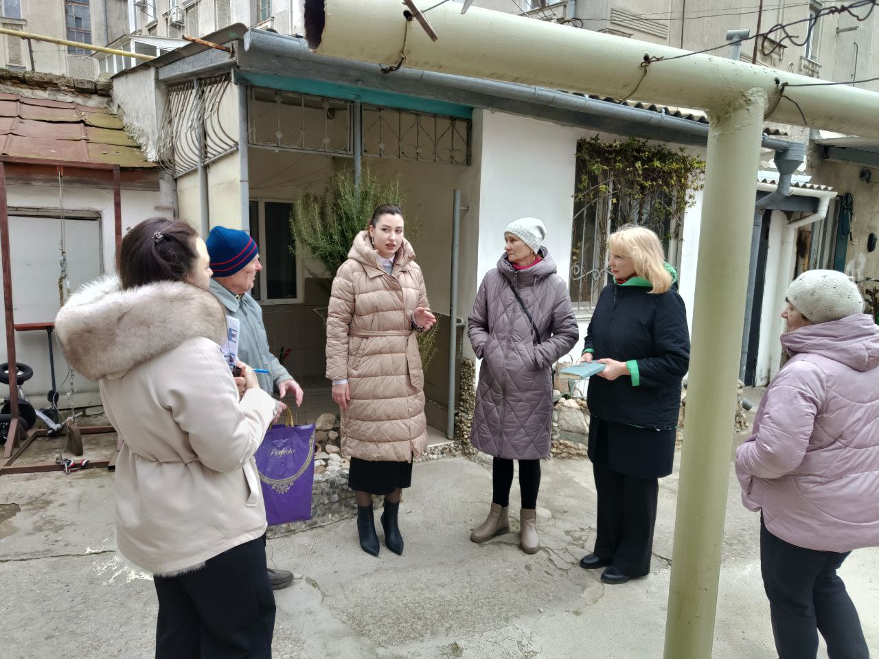 Эммилия Леонова: Совместно с заместителем главы администрации Симаковой Валерией Валерьевной и директором МУП "Уют" провели встречи с представителями МКД по адресу: ул. Бартеньева д. 12/15/6 и переулок Летный д. 4 Эммилия Леонова: Совместно с заместителем главы администрации Симаковой Валерией Валерьевной и директором МУП "Уют" провели встречи с представителями МКД по адресу: ул. Бартеньева д. 12/15/6 и переулок Летный д. 4