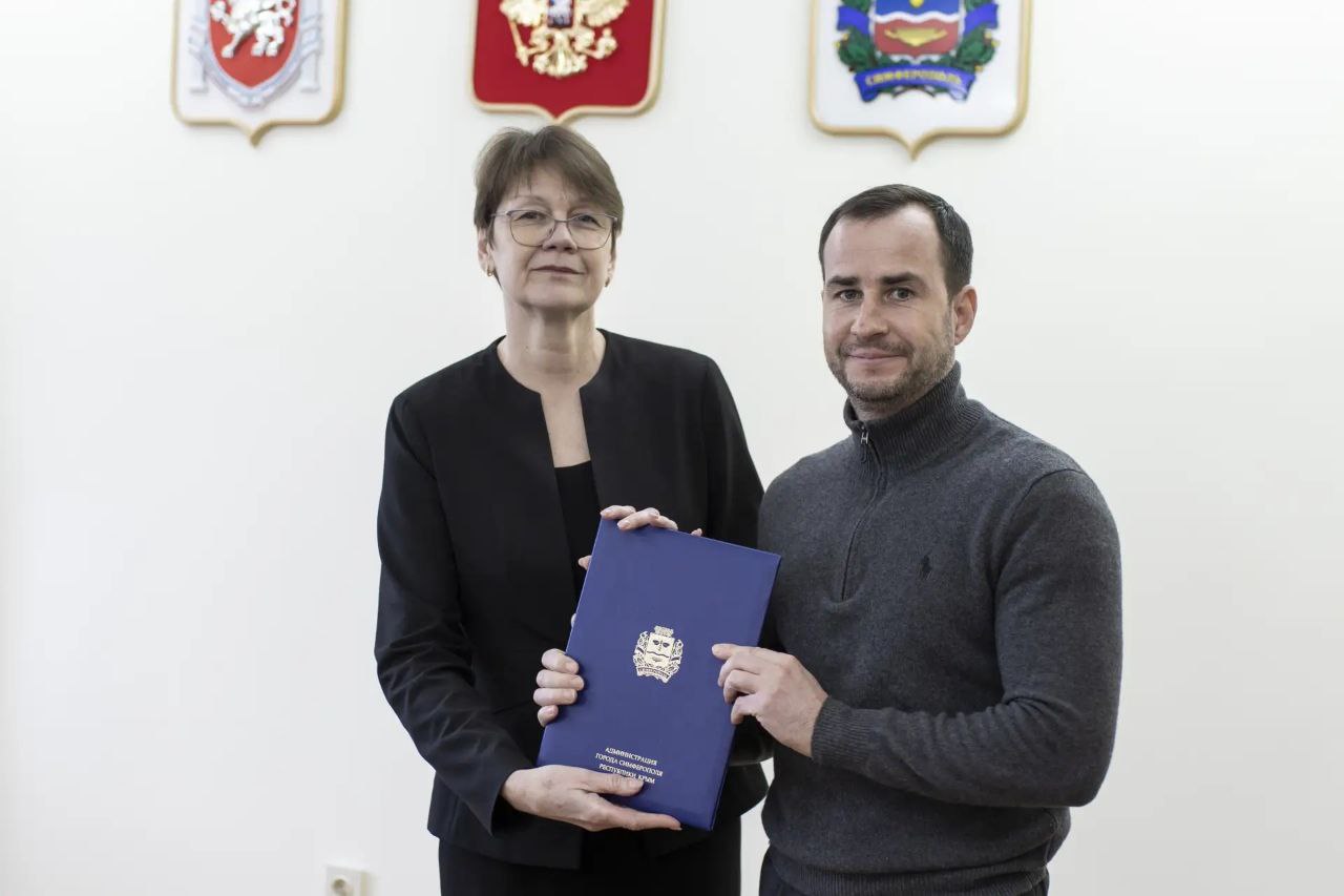 В администрации крымской столицы военнослужащим, уволенным с военной службы до 18 марта 2014 года, вручили свидетельства о праве на единовременную денежную выплату на приобретение или строительство жилья В администрации крымской столицы военнослужащим, уволенным с военной службы до 18 марта 2014 года, вручили свидетельства о праве на единовременную денежную выплату на приобретение или строительство жилья