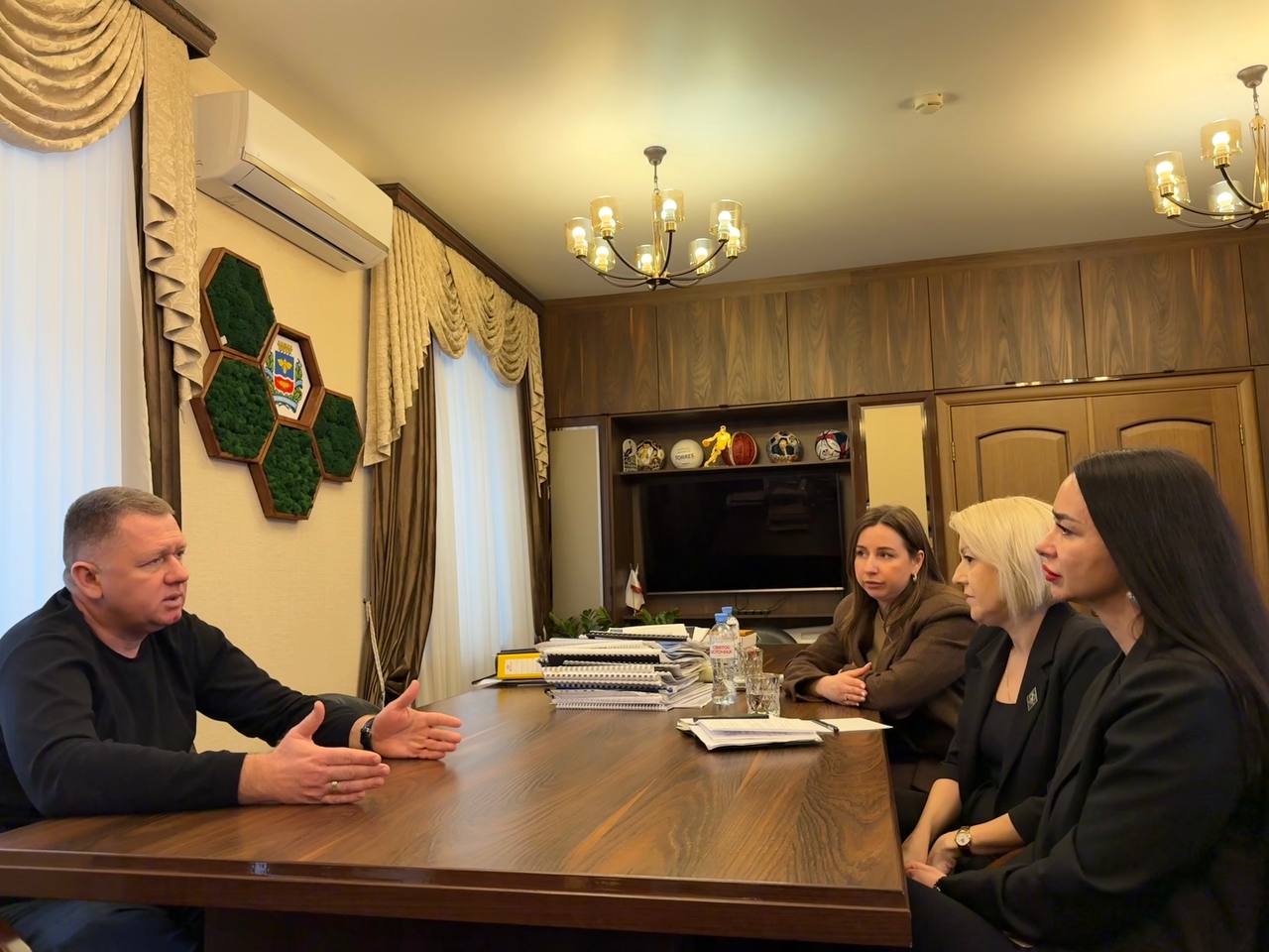 Михаил Афанасьев: Провел рабочую встречу с коллегами по вопросам всесторонней поддержки семей участников СВО, патриотического воспитания подрастающего поколения, увековечивания памяти героев