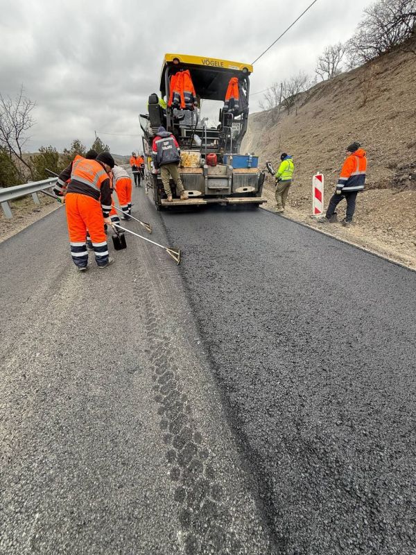В Крыму стартовал ремонт дороги Алушта-Судак-Феодосия В Крыму стартовал ремонт дороги Алушта-Судак-Феодосия