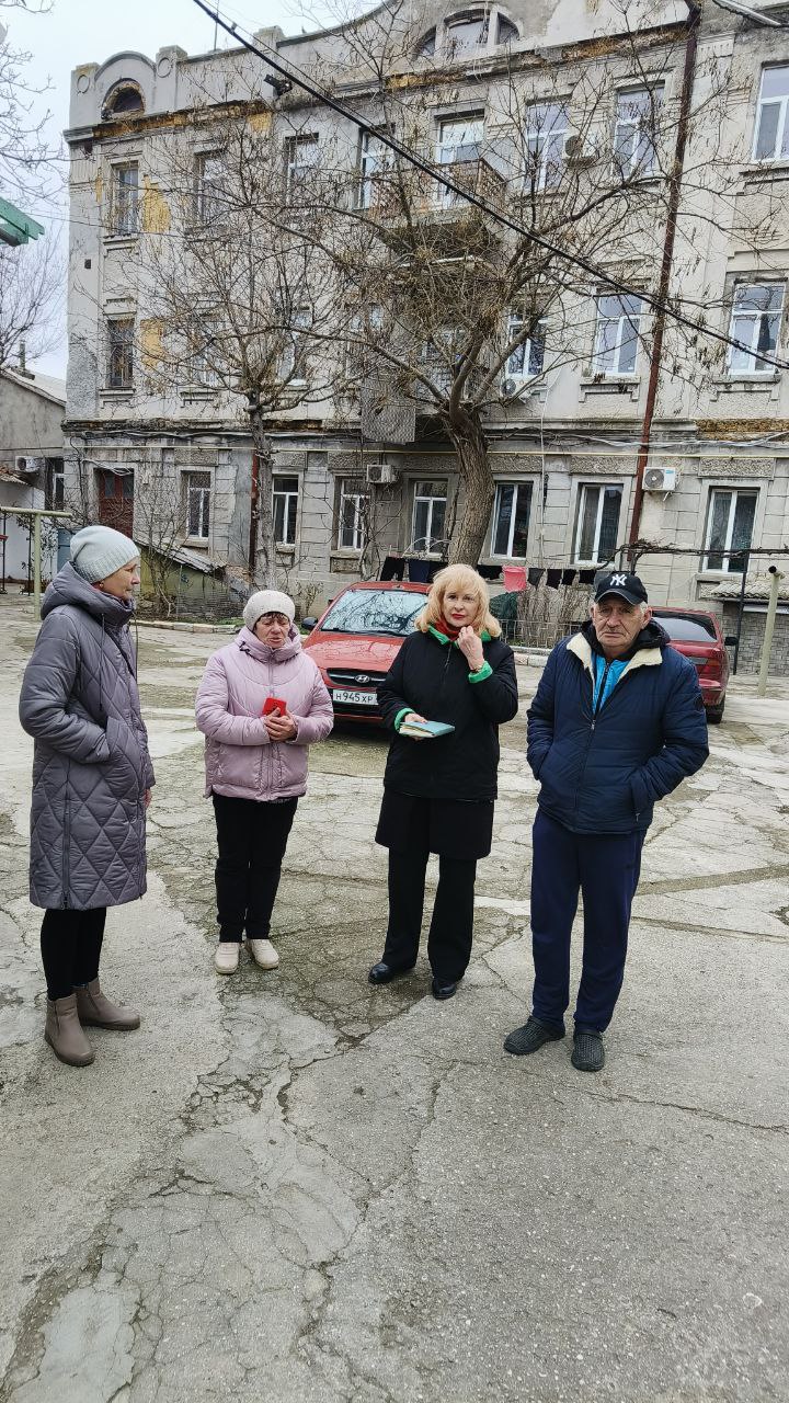 Эммилия Леонова: Совместно с заместителем главы администрации Симаковой Валерией Валерьевной и директором МУП "Уют" провели встречи с представителями МКД по адресу: ул. Бартеньева д. 12/15/6 и переулок Летный д. 4 Эммилия Леонова: Совместно с заместителем главы администрации Симаковой Валерией Валерьевной и директором МУП "Уют" провели встречи с представителями МКД по адресу: ул. Бартеньева д. 12/15/6 и переулок Летный д. 4
