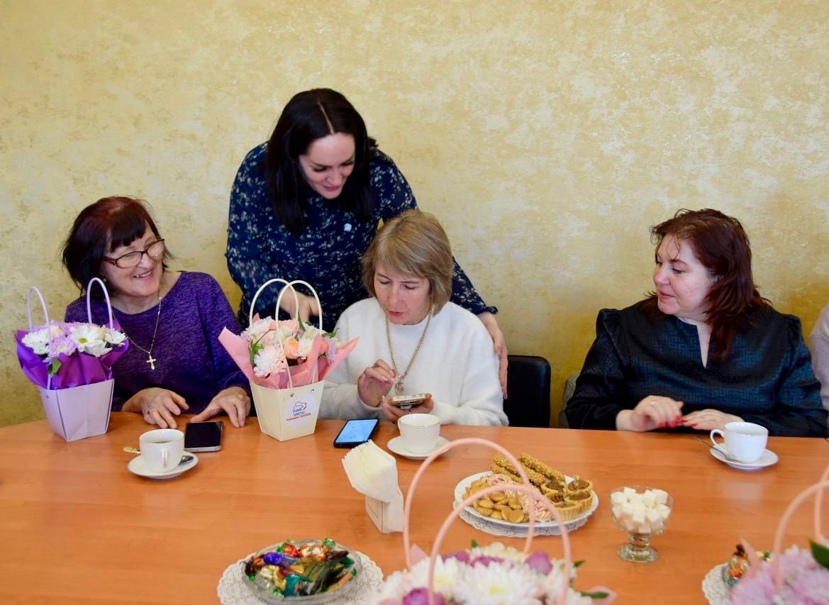 Анастасия Гридчина: В преддверии 8 Марта в пгт Красногвардейское прошла акция «Цветы мамам Героев» Анастасия Гридчина: В преддверии 8 Марта в пгт Красногвардейское прошла акция «Цветы мамам Героев»