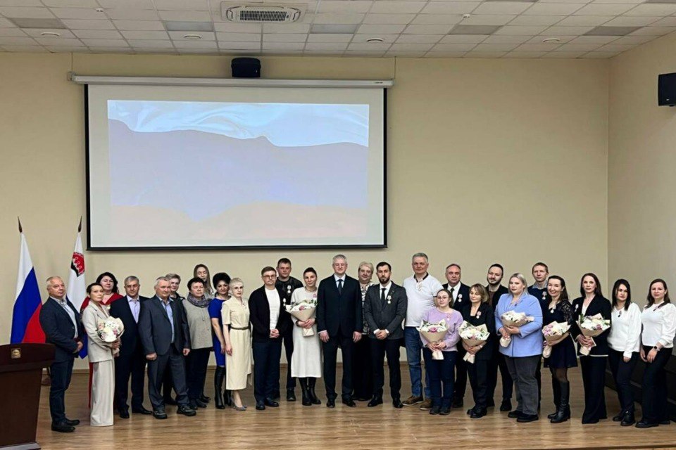 Медики Камчатки получили награды за героизм во время сильнейшего землетрясения Медики Камчатки получили награды за героизм во время сильнейшего землетрясения