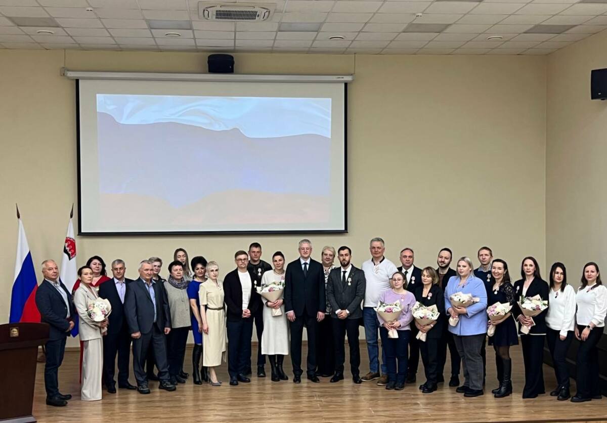 Медики Камчатки получили награды за героизм во время сильнейшего землетрясения Медики Камчатки получили награды за героизм во время сильнейшего землетрясения